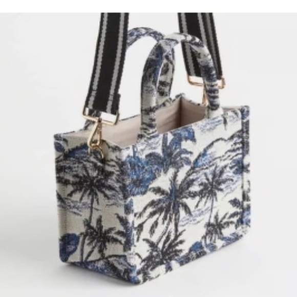 H&M BLUE TOILE SMALL HANDBAG DETACHABLE SHOULDER STRAP
BLUE/PATTERNED - Picture 11 of 16